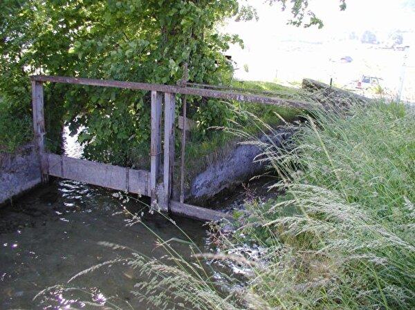 Schleuse im Änggisteinmoos beim Metzgerhüsi (Foto von Monica Cloetta 2004)