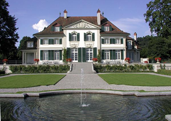 Neuschloss (Foto Johanna Strübin Rindisbacher 2004)