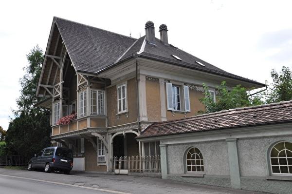 Villa und ehemalige Bankfiliale (Foto Franziska Ryter 2012)